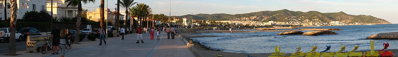 Mudarte a Sitges: Guía Práctica 2026 (Coste de Vida, Barrios y Trámites)