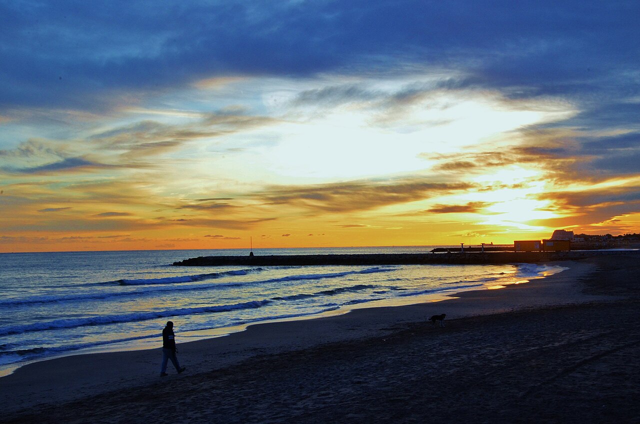 Escapada Romántica a Sitges: Guía para Parejas 2026