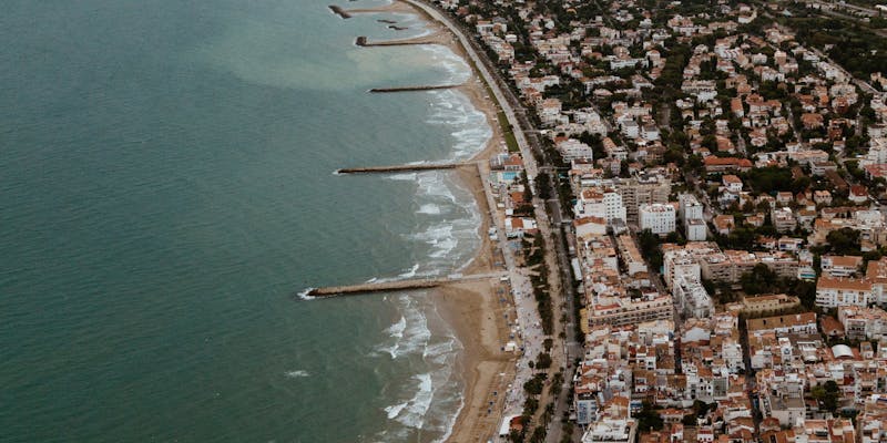 Las 10 Mejores Playas de Sitges: Guía Completa 2026